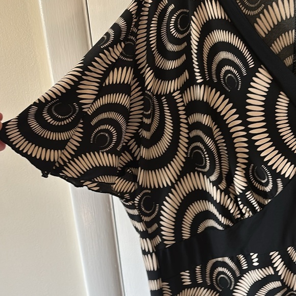 CATO Chic Black and Cream Geometric Blouse - Picture 3 of 5